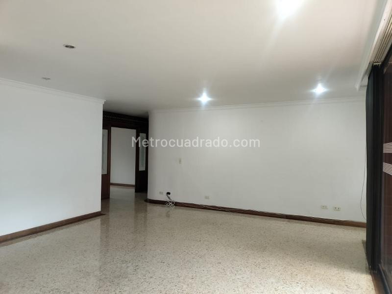 Apartamento de 4 Alcobas con Amenidades Completas en El Poblado - 3