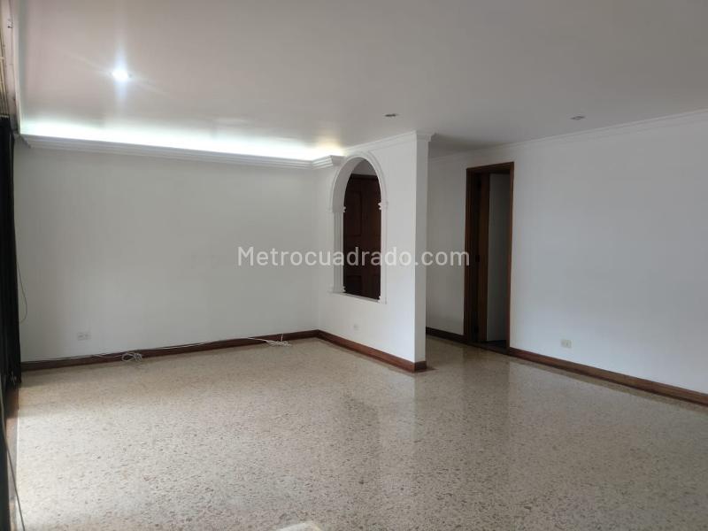 Apartamento de 4 Alcobas con Amenidades Completas en El Poblado - 4