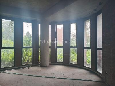 Apartamento de 2 alcobas en venta en El Poblado, Medellín, 203 m² · foto 11 de 12