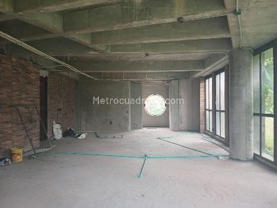 Apartamento de 2 alcobas en venta en El Poblado, Medellín, 203 m² · foto 3 de 12
