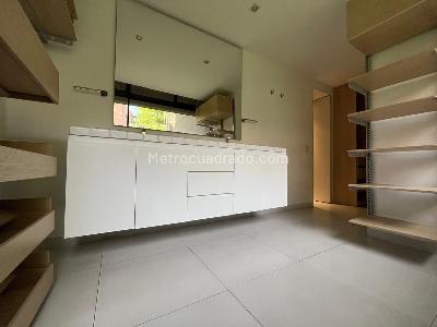Apartamento de 3 alcobas en arriendo en El Poblado, Medellín, 218 m² · foto 14 de 18