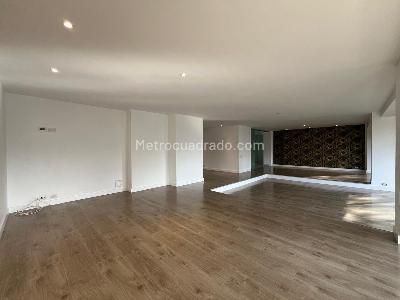 Apartamento de 3 alcobas en arriendo en El Poblado, Medellín, 218 m² · foto 3 de 18