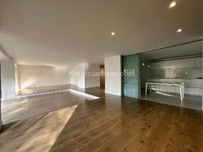 Apartamento de 3 alcobas en arriendo en El Poblado, Medellín, 218 m² · foto 4 de 18