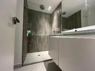 Apartamento de 3 alcobas en venta en El Poblado, Medellín, 218 m² · foto 15 de 18