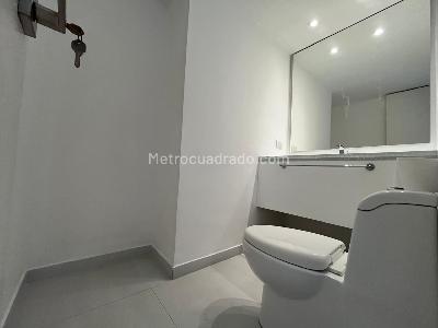 Apartamento de 3 alcobas en venta en El Poblado, Medellín, 218 m² · foto 16 de 18
