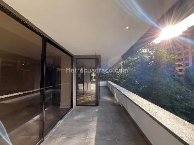 Apartamento de 3 alcobas en venta en El Poblado, Medellín, 218 m² · foto 17 de 18