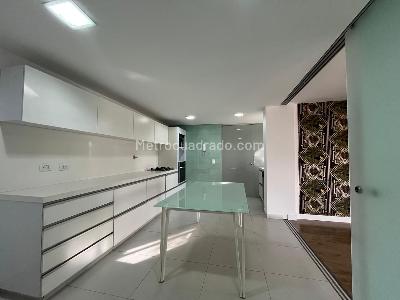 Apartamento de 3 alcobas en venta en El Poblado, Medellín, 218 m² · foto 5 de 18