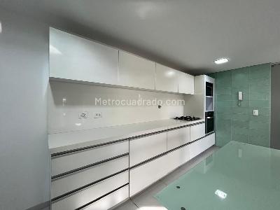 Apartamento de 3 alcobas en venta en El Poblado, Medellín, 218 m² · foto 7 de 18