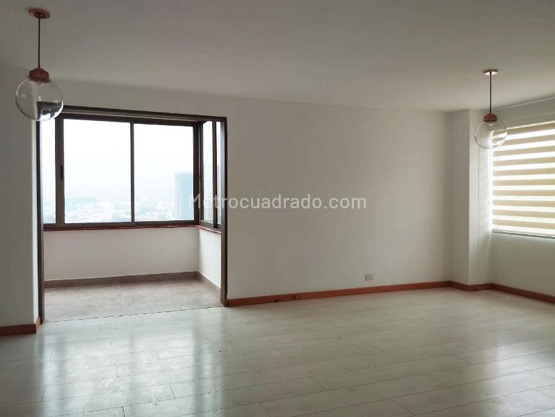 4BR Apartment in El Poblado Closed Unit with Balcony