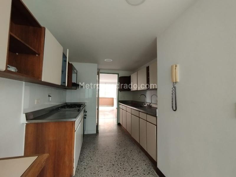 Apartamento de 4 Alcobas en El Poblado (Unidad Cerrada, 2 Niveles) - 4