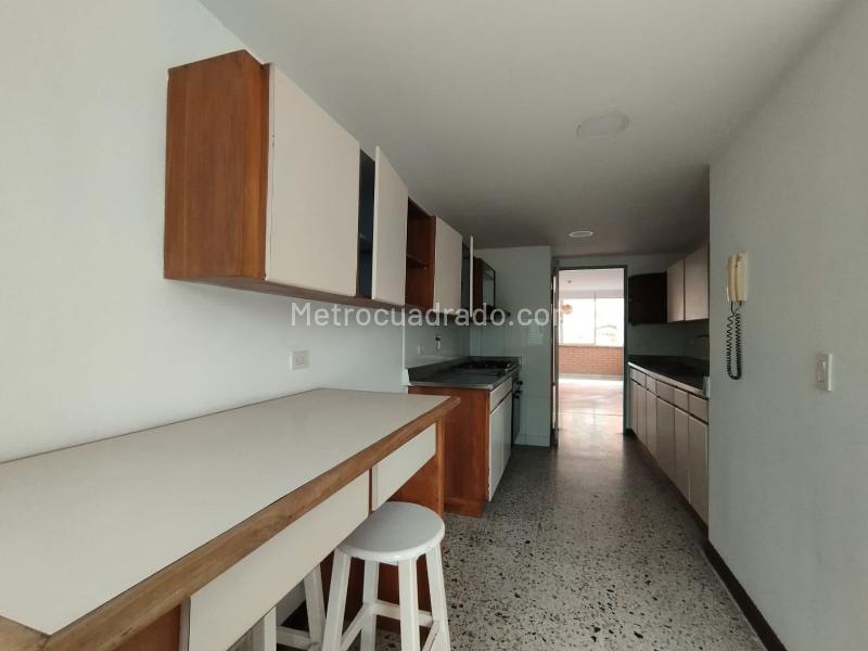 Apartamento de 4 Alcobas en El Poblado (Unidad Cerrada, 2 Niveles) - 5