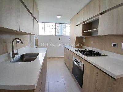 Apartamento de 3 alcobas en arriendo en Los Balsos, Medellín, 108 m² · foto 5 de 13