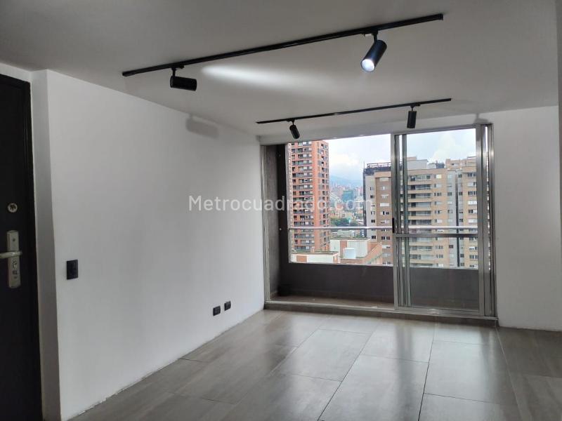 2BR Apartment with Balcony and Covered Parking in El Poblado - 2