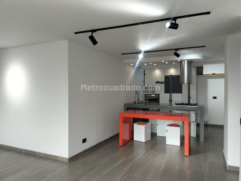 2BR Apartment with Balcony and Covered Parking in El Poblado - 4