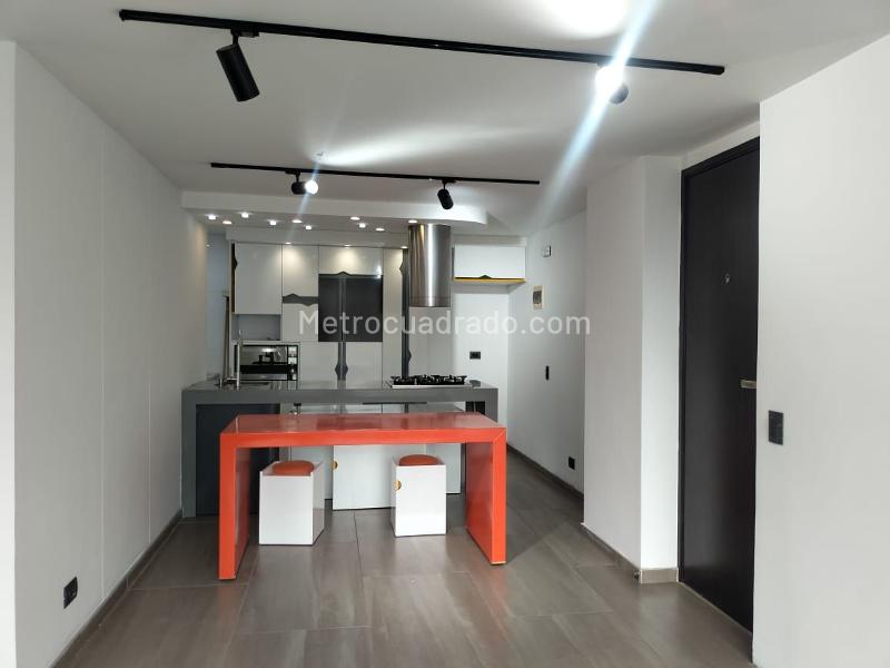 2BR Apartment with Balcony and Covered Parking in El Poblado - 5