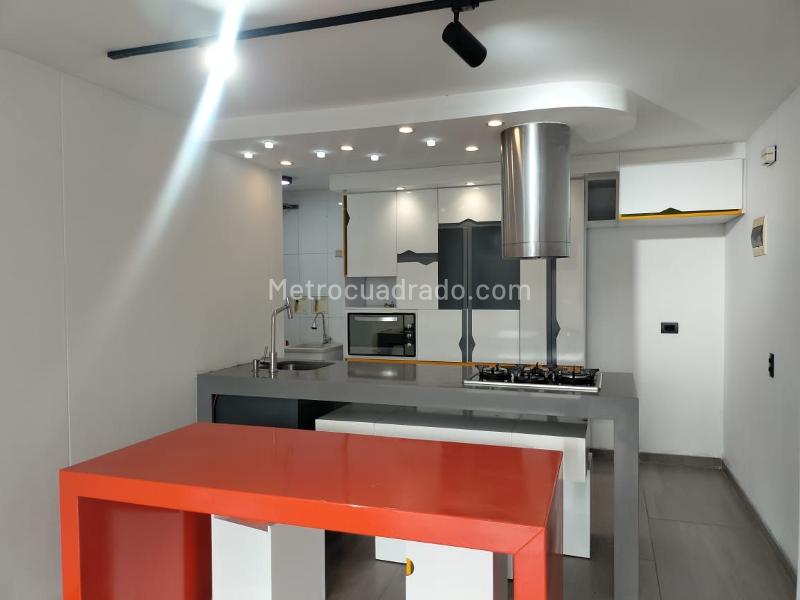 2BR Apartment with Balcony and Covered Parking in El Poblado - 6