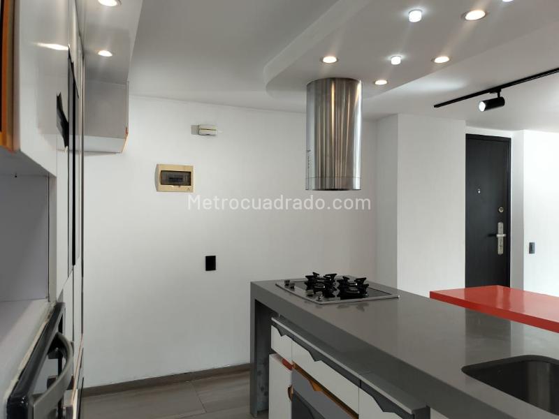 2BR Apartment with Balcony and Covered Parking in El Poblado - 7