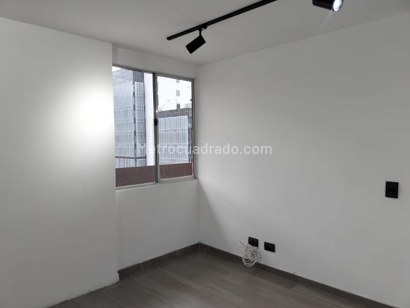 2BR Apartment with Balcony and Covered Parking in El Poblado - 8