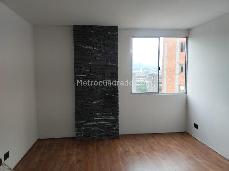 2BR Apartment with Balcony and Covered Parking in El Poblado - 9