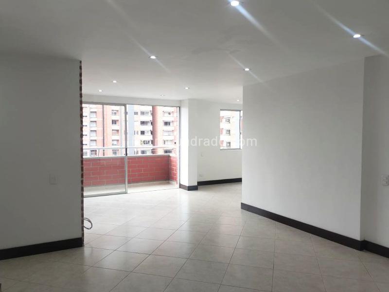 Spacious 3BR Apartment with Pool in El Poblado - 2
