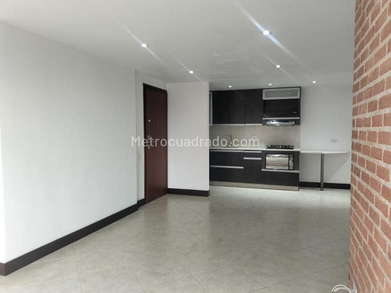 Spacious 3BR Apartment with Pool in El Poblado - 3