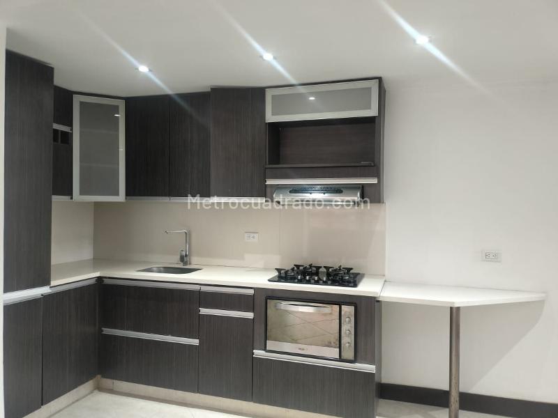 Spacious 3BR Apartment with Pool in El Poblado - 5