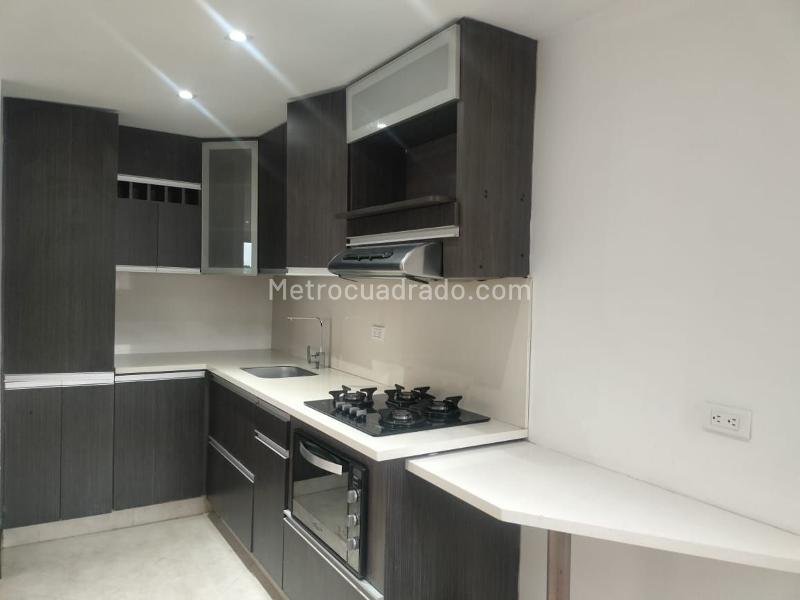 Spacious 3BR Apartment with Pool in El Poblado - 7