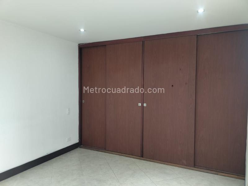 Spacious 3BR Apartment with Pool in El Poblado - 9