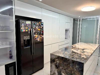 Casa de 4 alcobas en arriendo en El Poblado, Medellín, 334 m² · foto 5 de 19