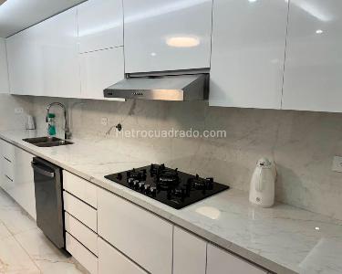 Casa de 4 alcobas en arriendo en El Poblado, Medellín, 334 m² · foto 6 de 19