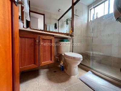 Apartamento de 3 alcobas en venta en El Poblado, Medellín, 178 m² · foto 18 de 19