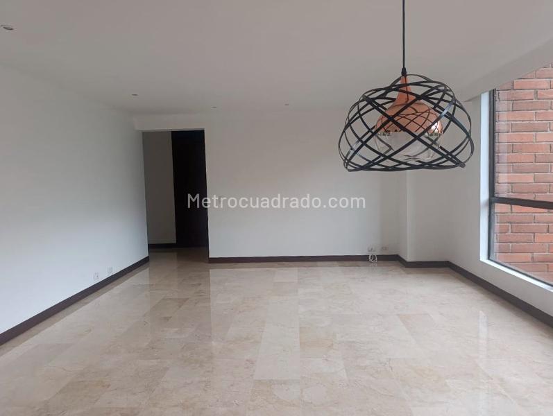 3BR Apartment with Marble Finishes in El Poblado