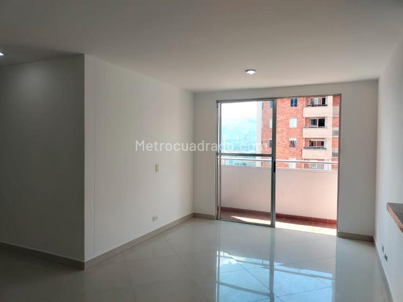 Apartamento de 3 Alcobas en El Poblado cerca al Metro con Piscina y Gimnasio