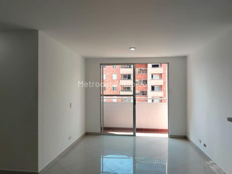 3BR Apartment in El Poblado Gated Unit near Metro with Pool & Gym - 2