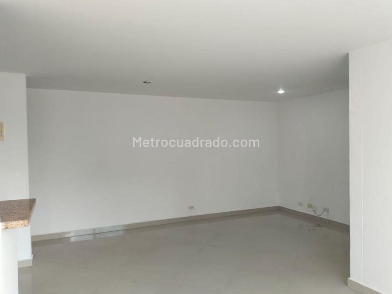 3BR Apartment in El Poblado Gated Unit near Metro with Pool & Gym - 3