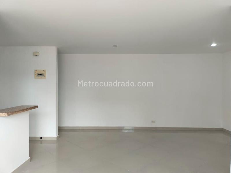 3BR Apartment in El Poblado Gated Unit near Metro with Pool & Gym - 4