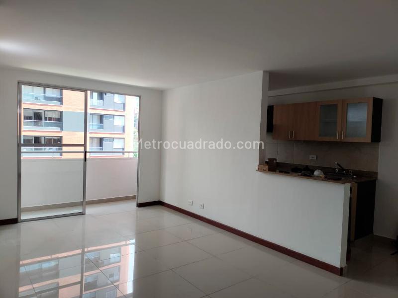 Apartamento de 3 Alcobas con Balcón en El Poblado (Unidad Cerrada) - 3