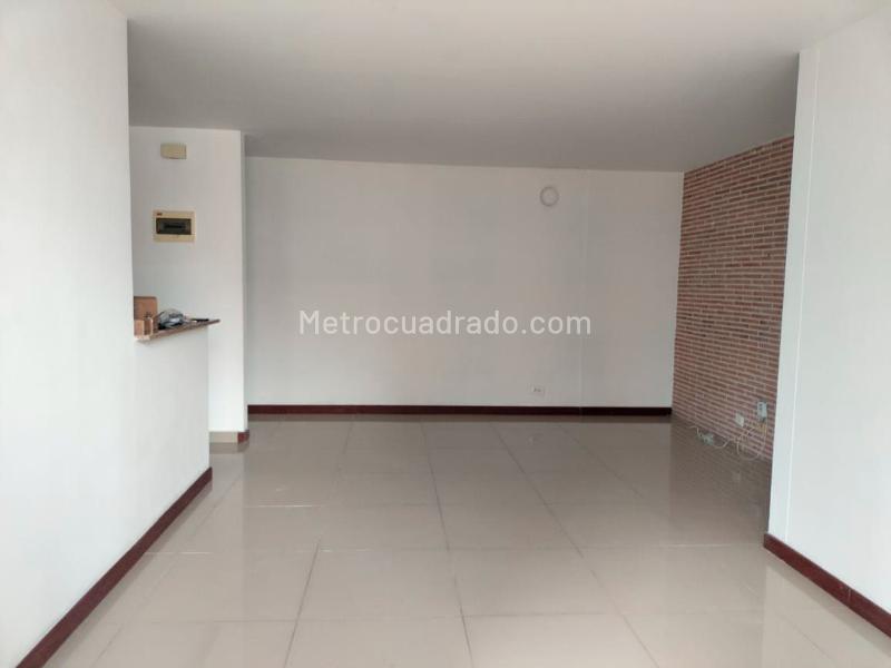 Apartamento de 3 Alcobas con Balcón en El Poblado (Unidad Cerrada) - 4