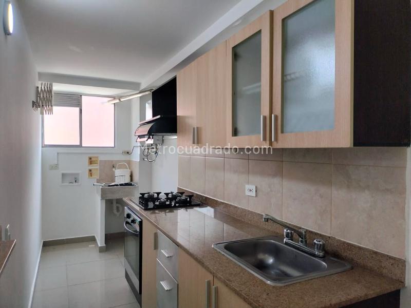 Apartamento de 3 Alcobas con Balcón en El Poblado (Unidad Cerrada) - 5