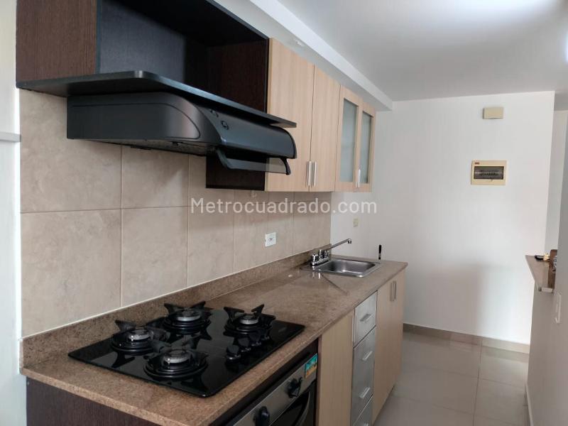 Apartamento de 3 Alcobas con Balcón en El Poblado (Unidad Cerrada) - 6