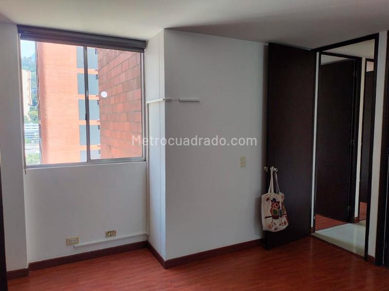 Apartamento de 3 Alcobas con Balcón en El Poblado (Unidad Cerrada) - 7