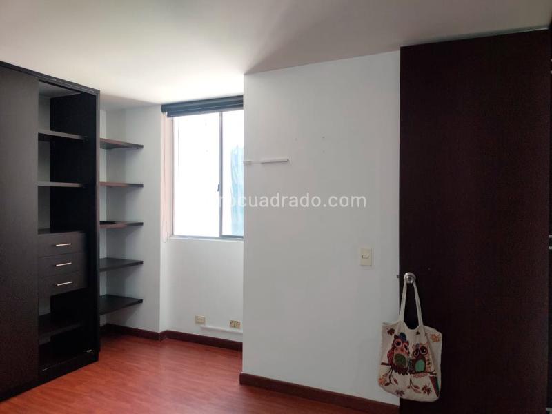 Apartamento de 3 Alcobas con Balcón en El Poblado (Unidad Cerrada) - 8