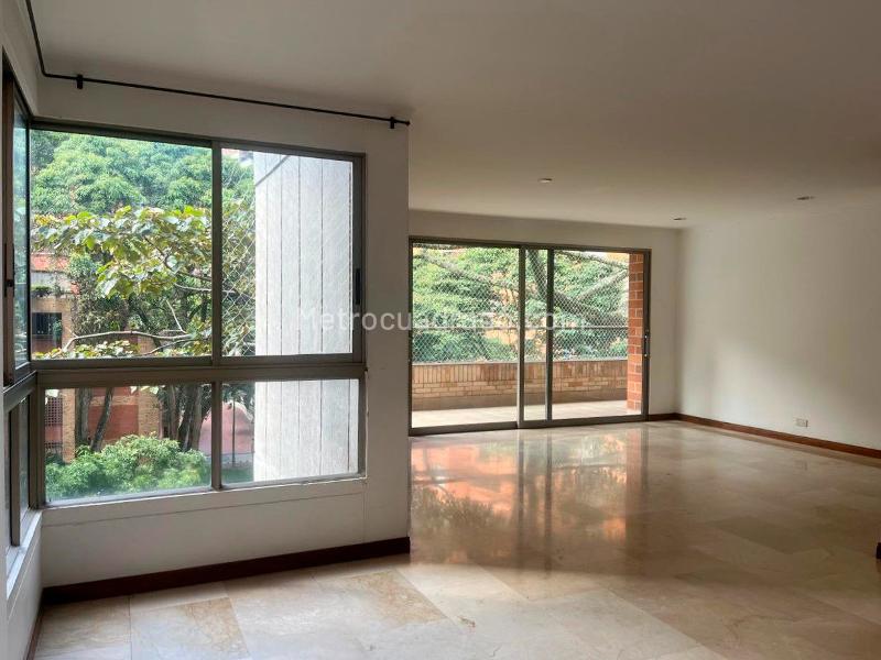 Luxurious 3BR Apartment with Views in El Poblado - 2