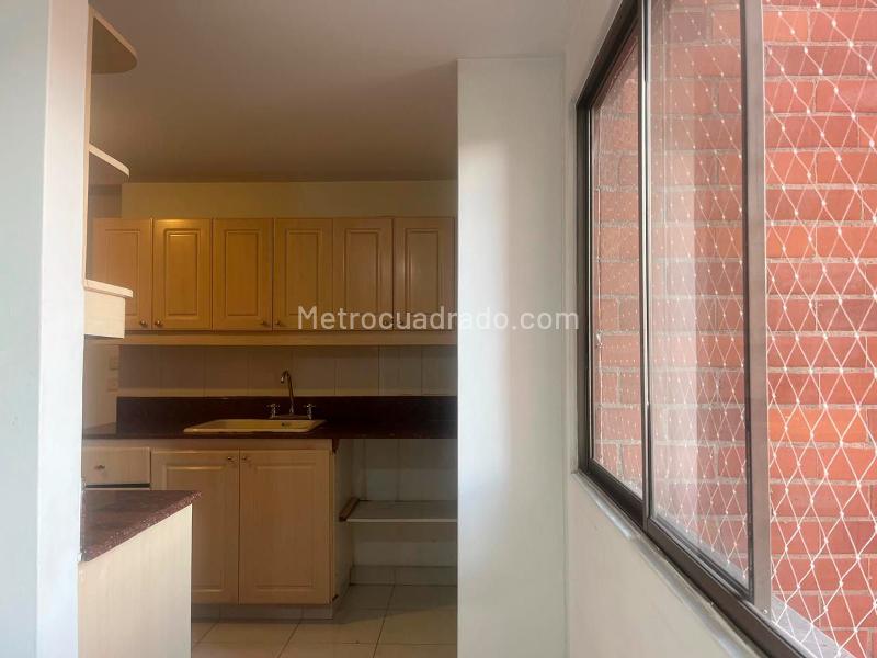 Luxurious 3BR Apartment with Views in El Poblado - 6