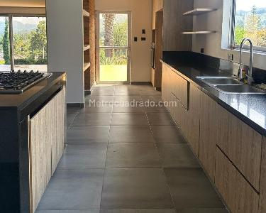Casa de 4 alcobas en venta en Rionegro, Rionegro, 300 m² · foto 3 de 17