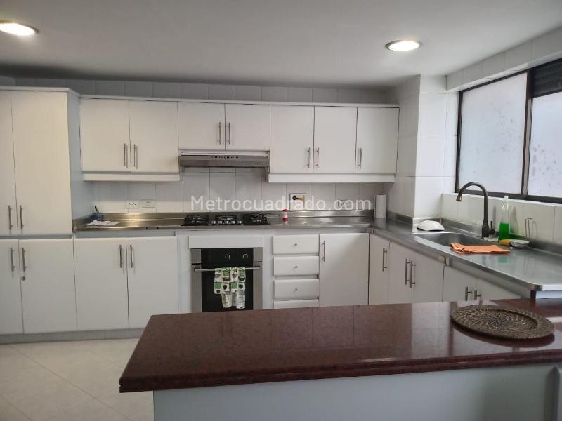Apartamento Amoblado de 3 Alcobas en El Poblado (3 Baños) - 8