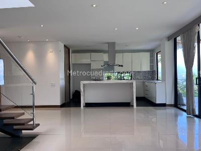 Casa de 3 alcobas en venta en Envigado, Envigado, 226 m² · foto 3 de 20