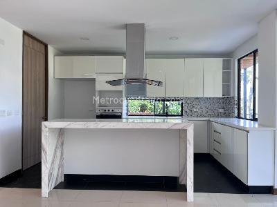 Casa de 3 alcobas en venta en Envigado, Envigado, 226 m² · foto 4 de 20