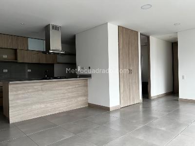 Apartamento de 2 alcobas en arriendo en Envigado, Envigado, 84 m² · foto 2 de 17