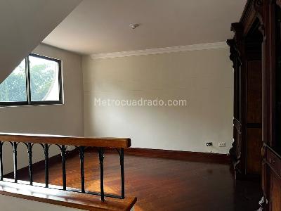 Casa de 3 alcobas en venta en El Poblado, Medellín, 190 m² · foto 2 de 18